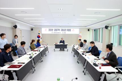 2025.4.21 공동주택지원심의위원회 위촉장 수여 의 이미지