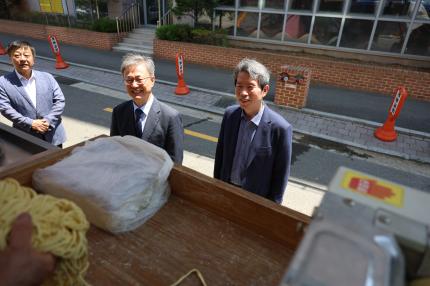2025.6.11 개봉2동 어르신 짜장면 봉사 의 이미지