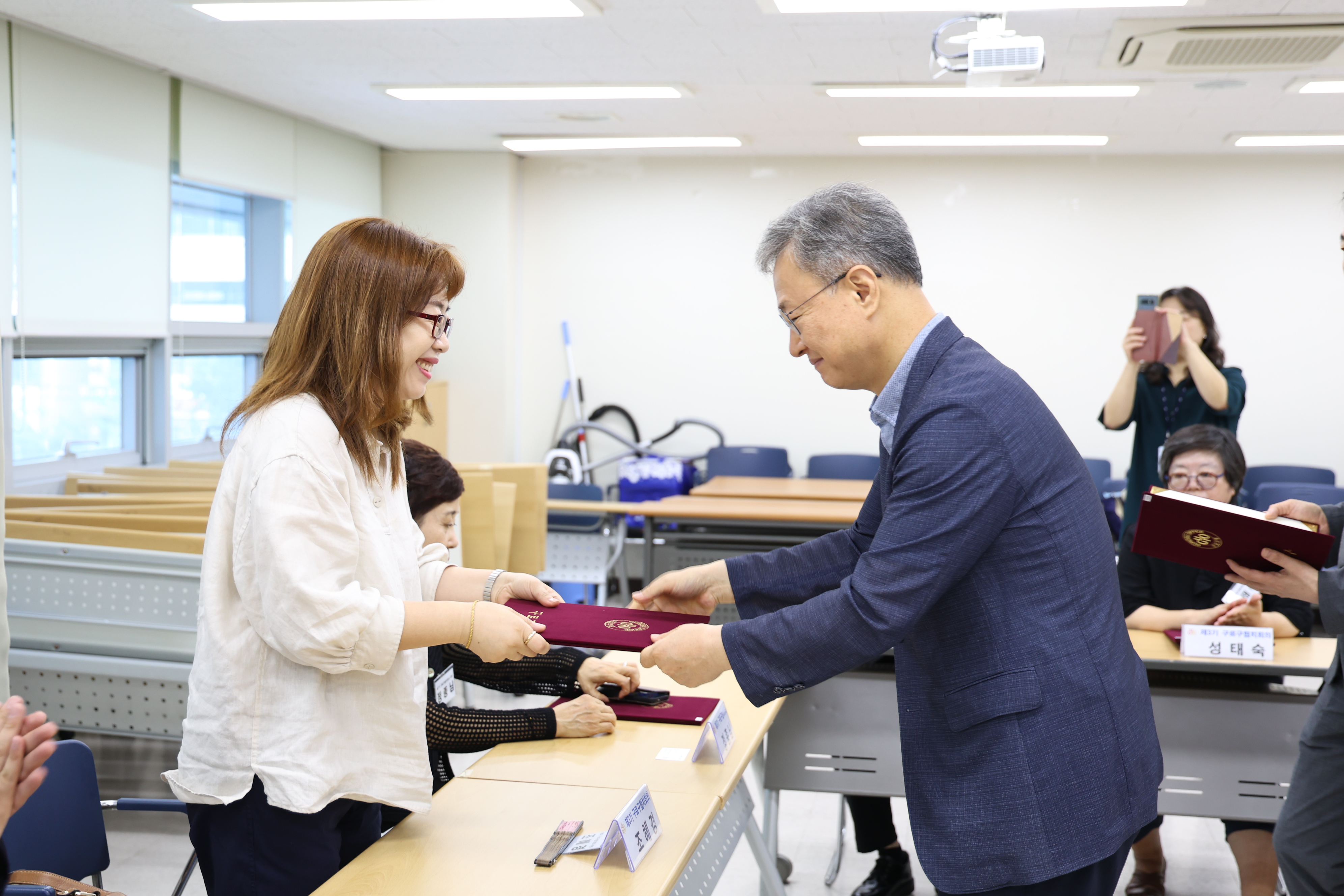 2025.8.11 3기 협치회의 감사장 전달식 12번째 파일