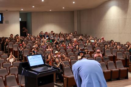 2025.8.18 구로문화원 문화예술 강좌 격려방문(노래교실) 의 이미지