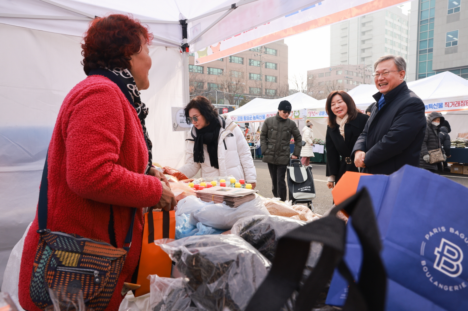 (포토) 구로구, 2026년 설맞이 ‘구로 직거래장터’ 개장 1번째 파일