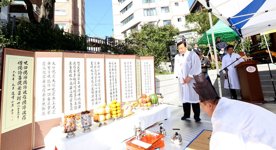 加里峰洞500岁侧柏祭礼活动 照片2