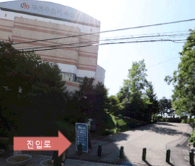 Entrance way of physical training center for Guro-residents